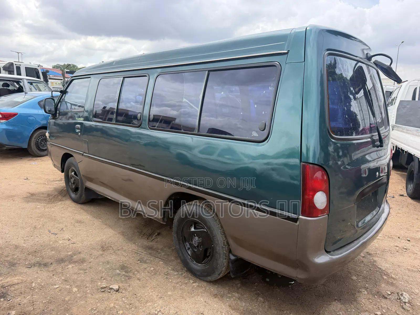 Hyundai H1 2010 Green