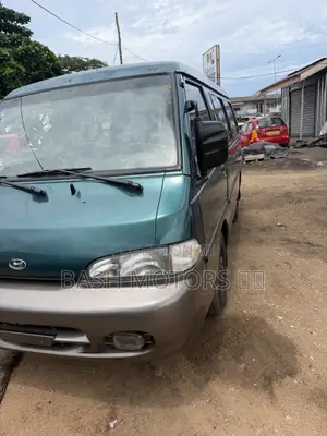 Hyundai H1 2010 Green