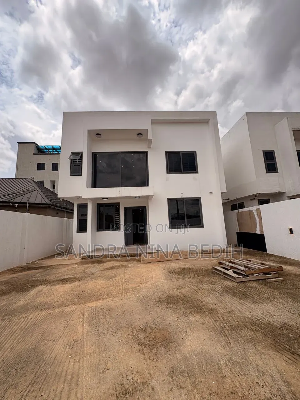 4bdrm Duplex in Agbogba, Cemetery Area for sale