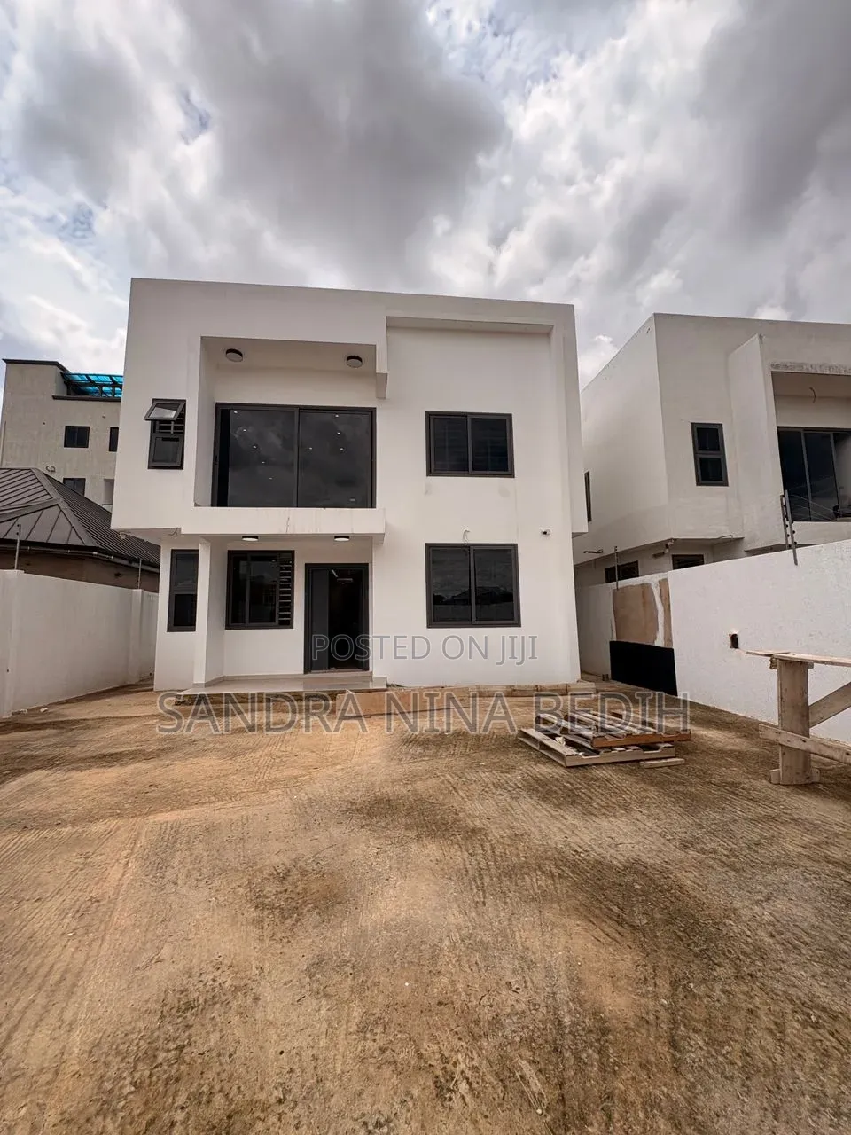 4bdrm Duplex in Agbogba, Cemetery Area for sale