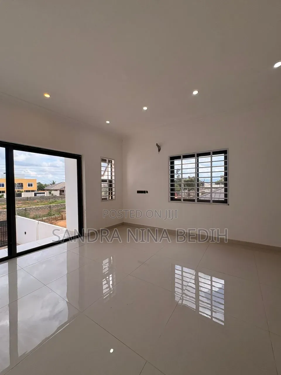 4bdrm Duplex in Agbogba, Cemetery Area for sale