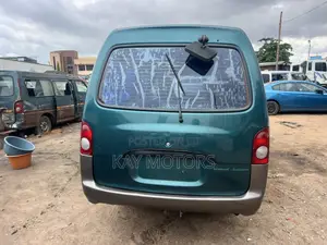 Hyundai H-100 2000 Green