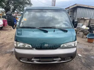 Hyundai H-100 2000 Green