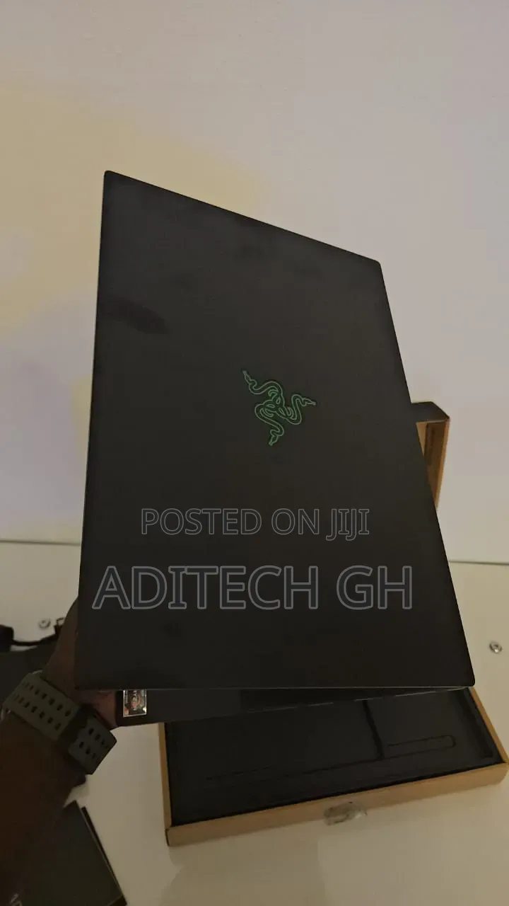 New Laptop Razer Blade 16GB AMD Ryzen 9 SSD 1T