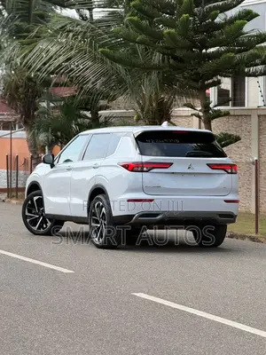 Mitsubishi Outlander SE 2022 White