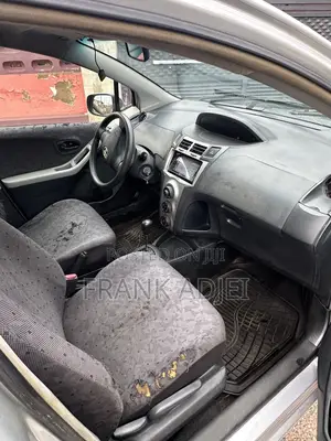 Toyota Vitz 2010 Silver