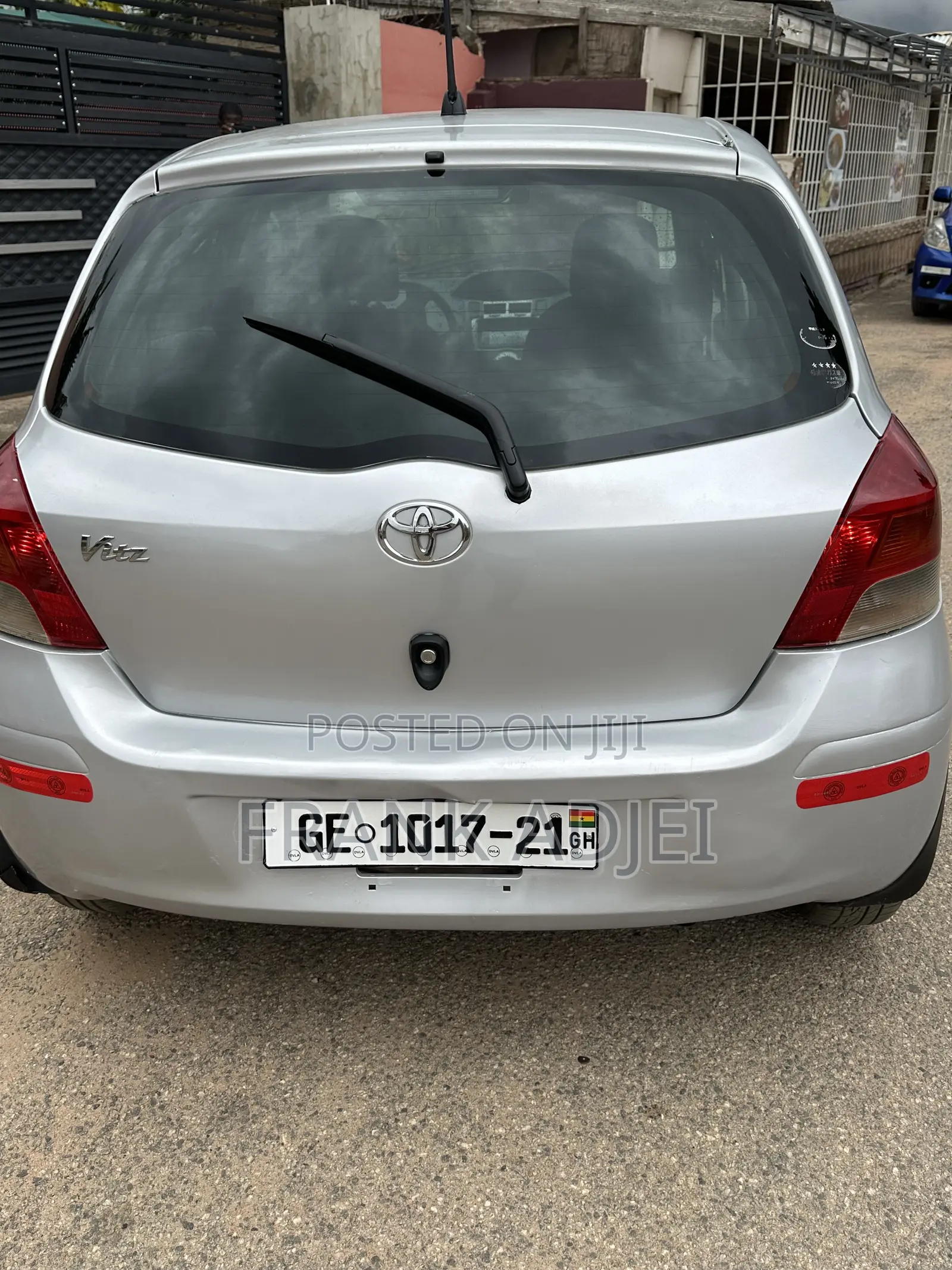 Toyota Vitz 2010 Silver