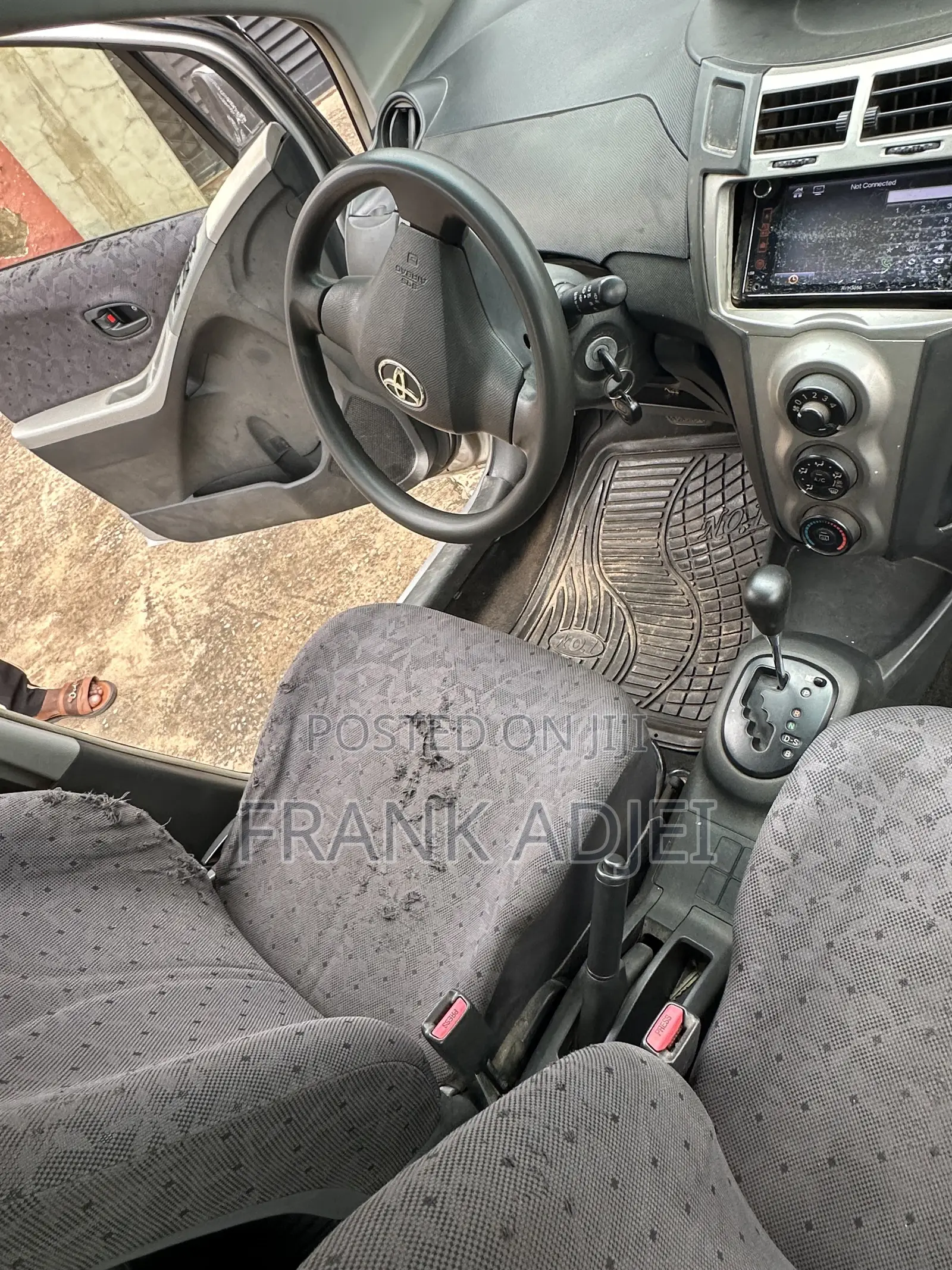 Toyota Vitz 2010 Silver