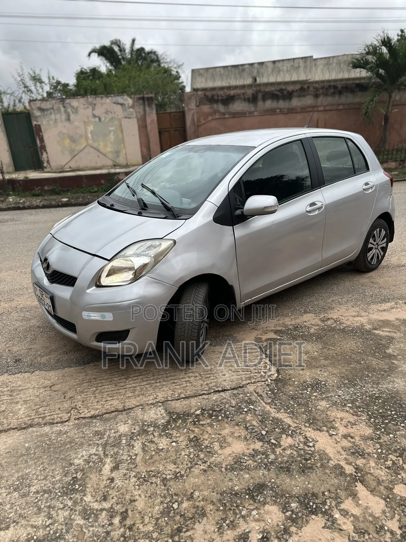 Toyota Vitz 2010 Silver