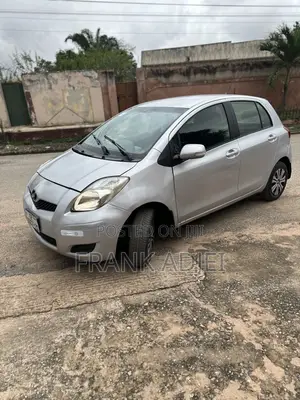 Toyota Vitz 2010 Silver