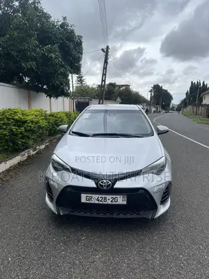 Toyota Corolla SE (1.8L 4cyl 6M) 2018 Silver