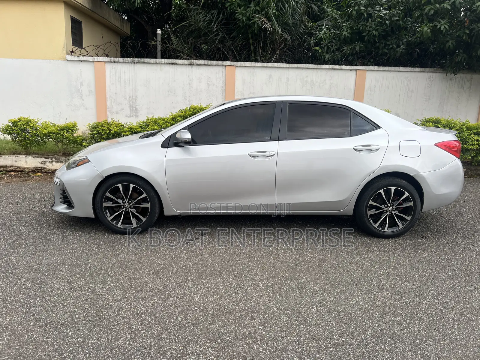 Toyota Corolla SE (1.8L 4cyl 6M) 2018 Silver