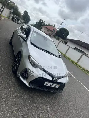 Toyota Corolla SE (1.8L 4cyl 6M) 2018 Silver
