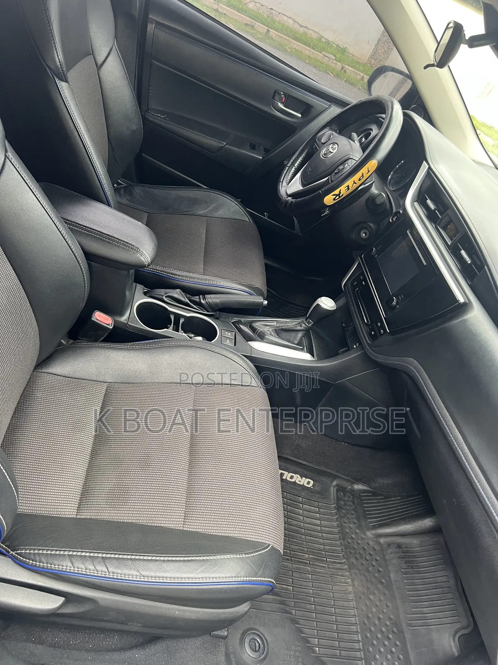 Toyota Corolla SE (1.8L 4cyl 6M) 2018 Silver