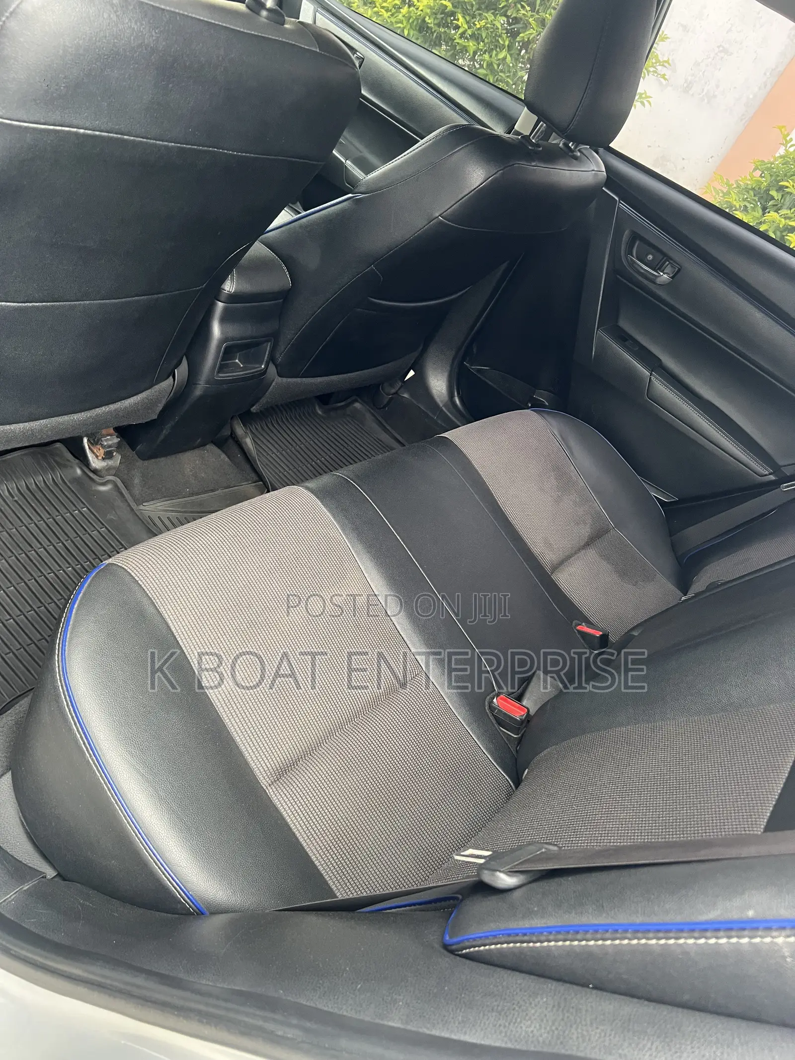 Toyota Corolla SE (1.8L 4cyl 6M) 2018 Silver