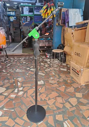 Roundbase Microphone Stand