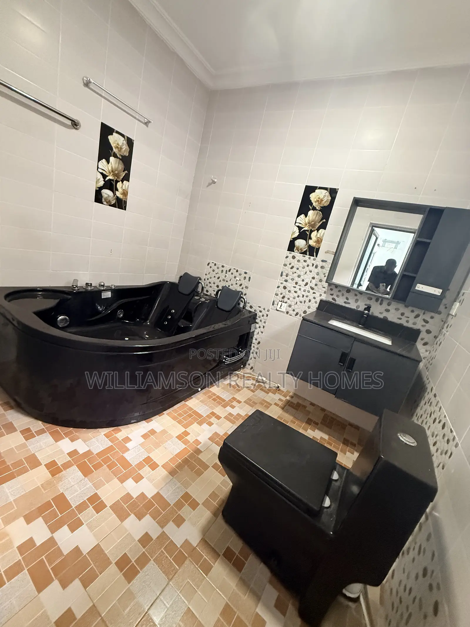 4bdrm House in Baatsonaa Total Area, Spintex for rent