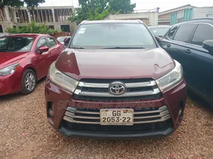 Toyota Highlander LE 4x4 V6 (3.5L 6cyl 8A) 2018 Brown