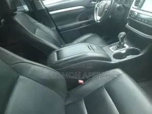 Toyota Highlander LE 4x4 V6 (3.5L 6cyl 8A) 2018 Brown