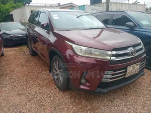 Toyota Highlander LE 4x4 V6 (3.5L 6cyl 8A) 2018 Brown