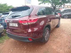 Toyota Highlander LE 4x4 V6 (3.5L 6cyl 8A) 2018 Brown