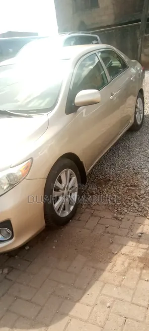Toyota Corolla LE 4dr Sedan (1.8L 4cyl 4A) 2010 Gold