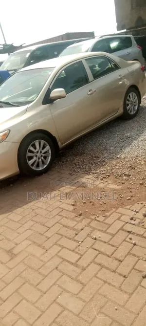 Toyota Corolla LE 4dr Sedan (1.8L 4cyl 4A) 2010 Gold
