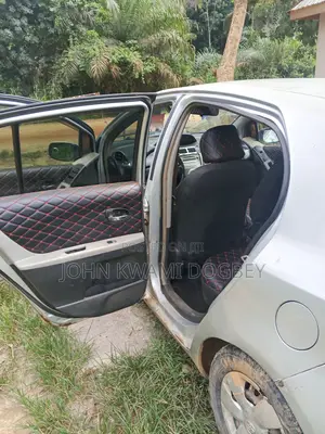 Toyota Vitz 1.0 FWD 3dr 2010 Silver