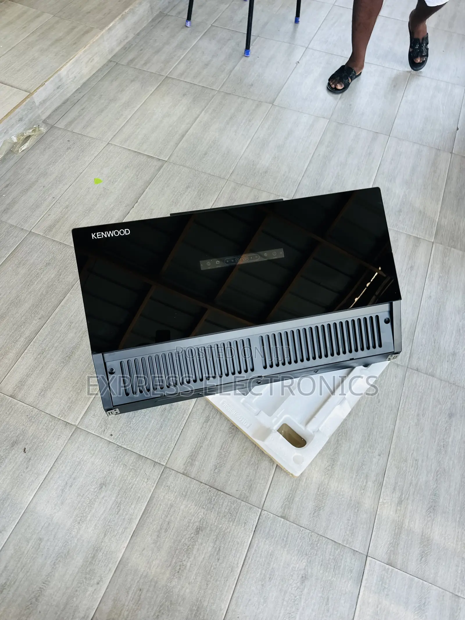 Grab the New Kenwood 90cm Mirror Black Finish Extractor