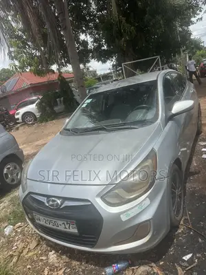 Hyundai Accent SE 2013 Silver