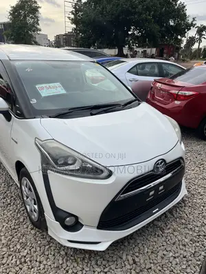 Toyota Sienta 1.5 Hybrid FWD 2016 White