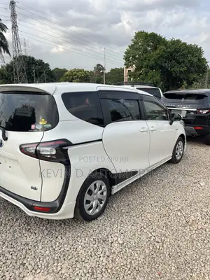 Toyota Sienta 1.5 Hybrid FWD 2016 White
