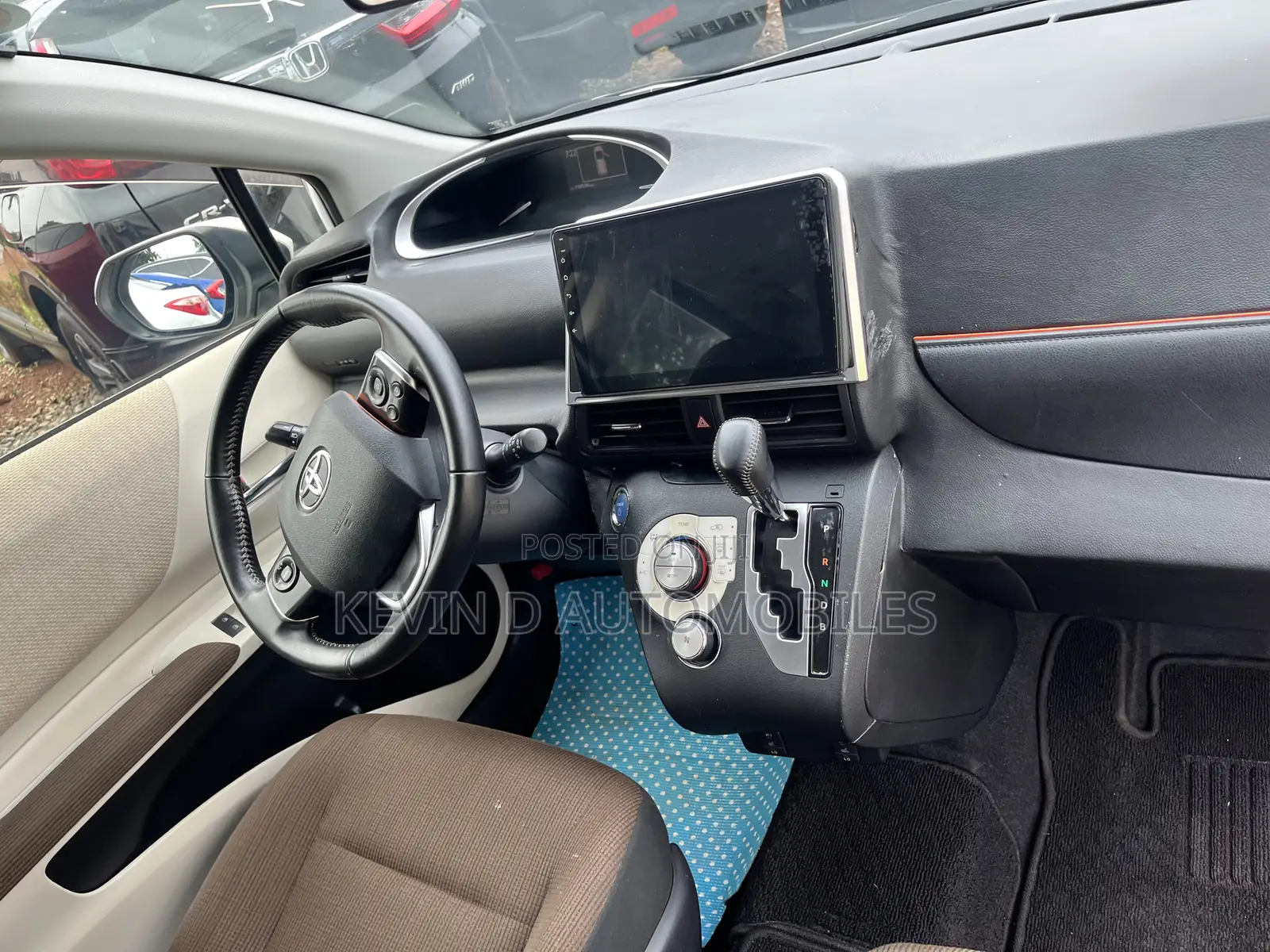 Toyota Sienta 1.5 Hybrid FWD 2016 White