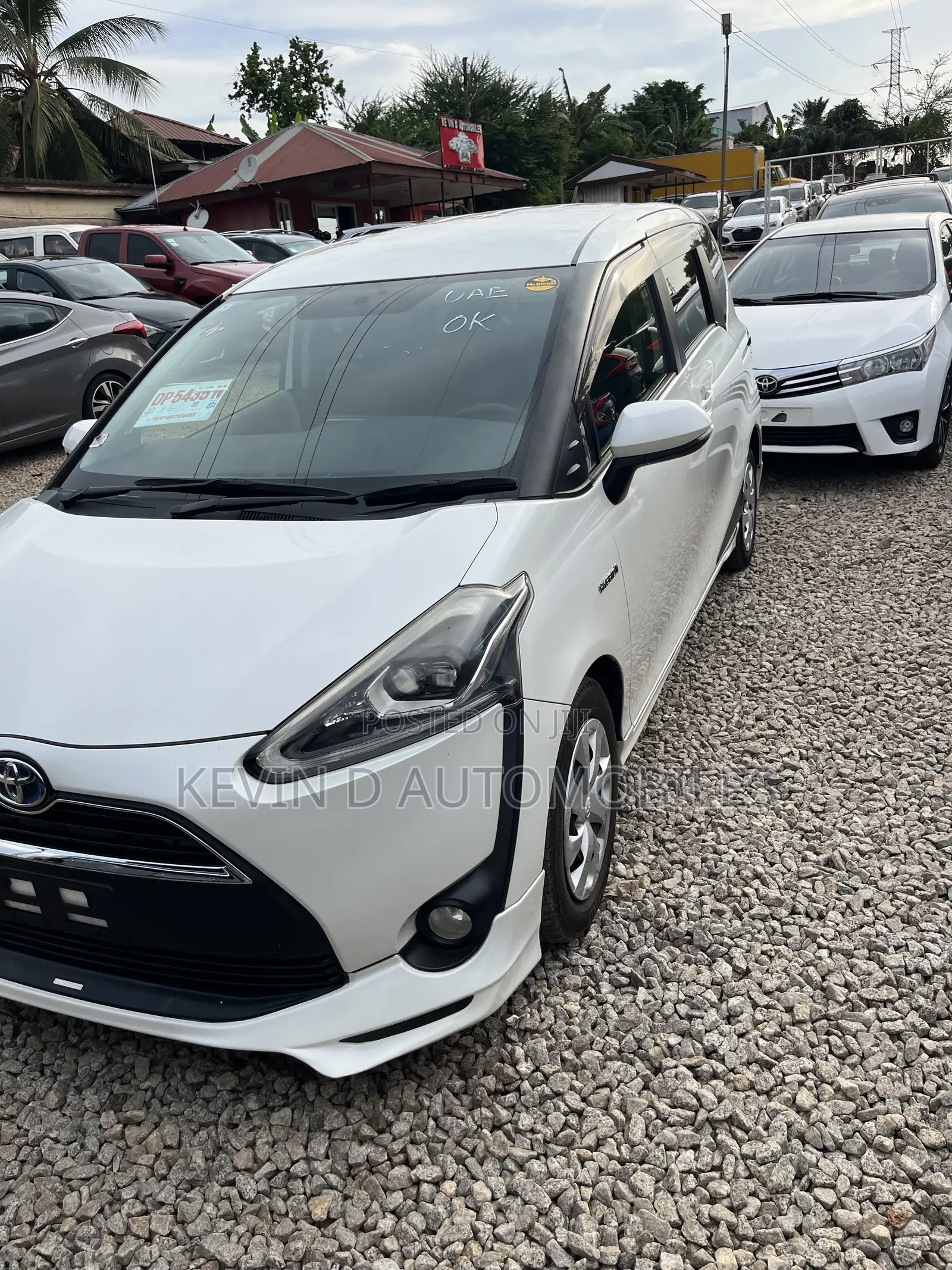 Toyota Sienta 1.5 Hybrid FWD 2016 White