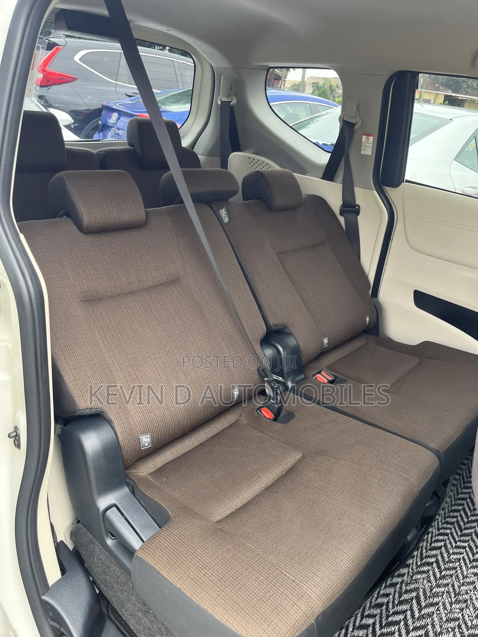 Toyota Sienta 1.5 Hybrid FWD 2016 White