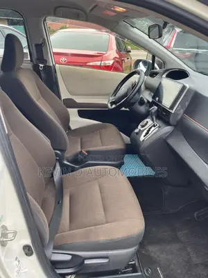 Toyota Sienta 1.5 Hybrid FWD 2016 White