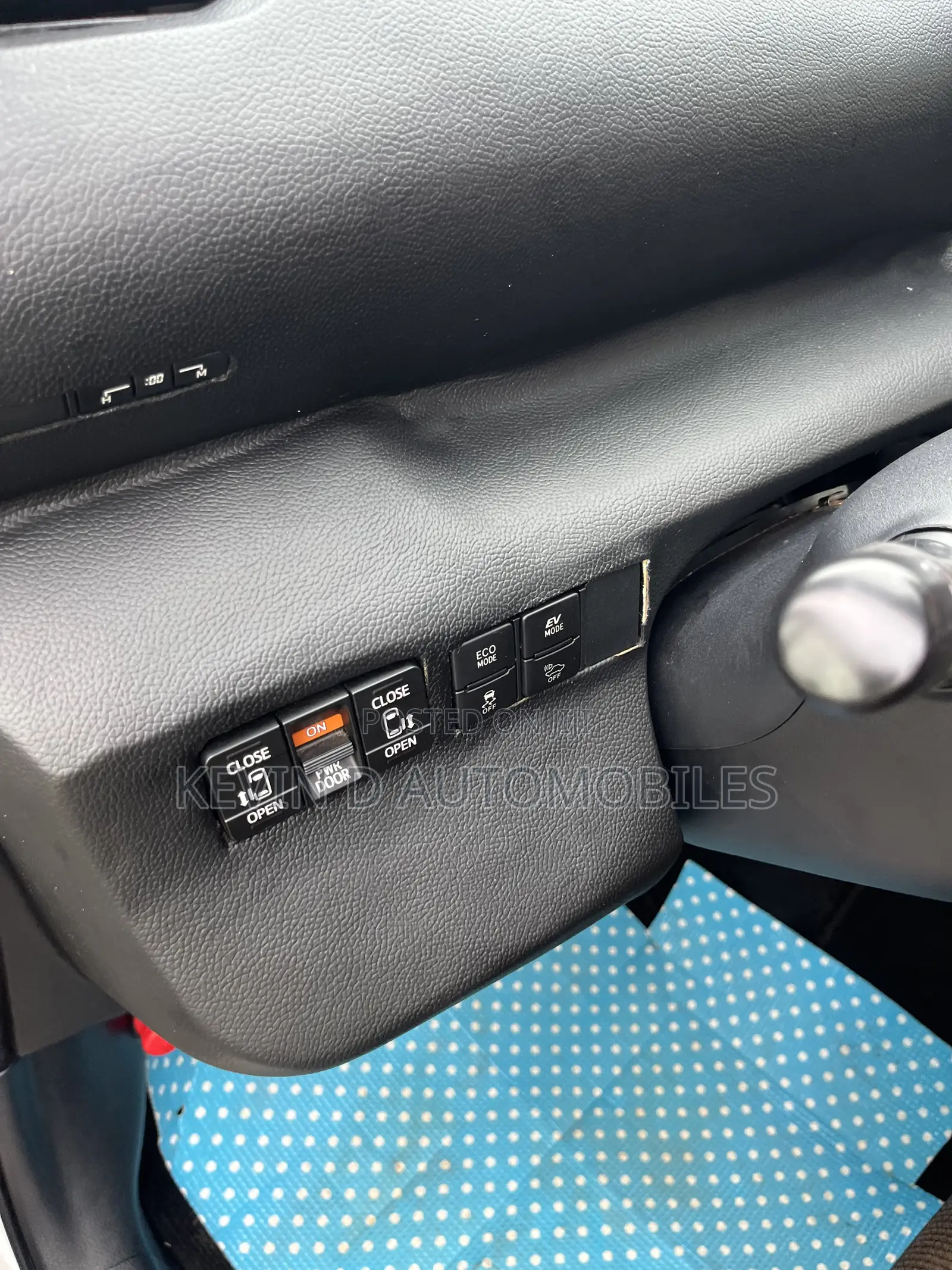 Toyota Sienta 1.5 Hybrid FWD 2016 White