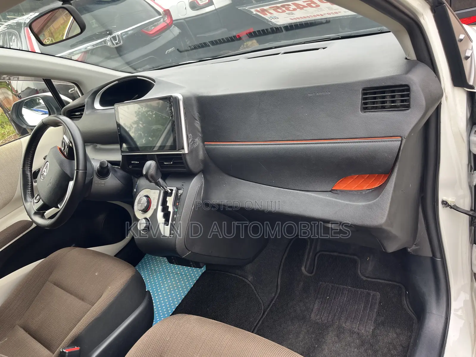 Toyota Sienta 1.5 Hybrid FWD 2016 White
