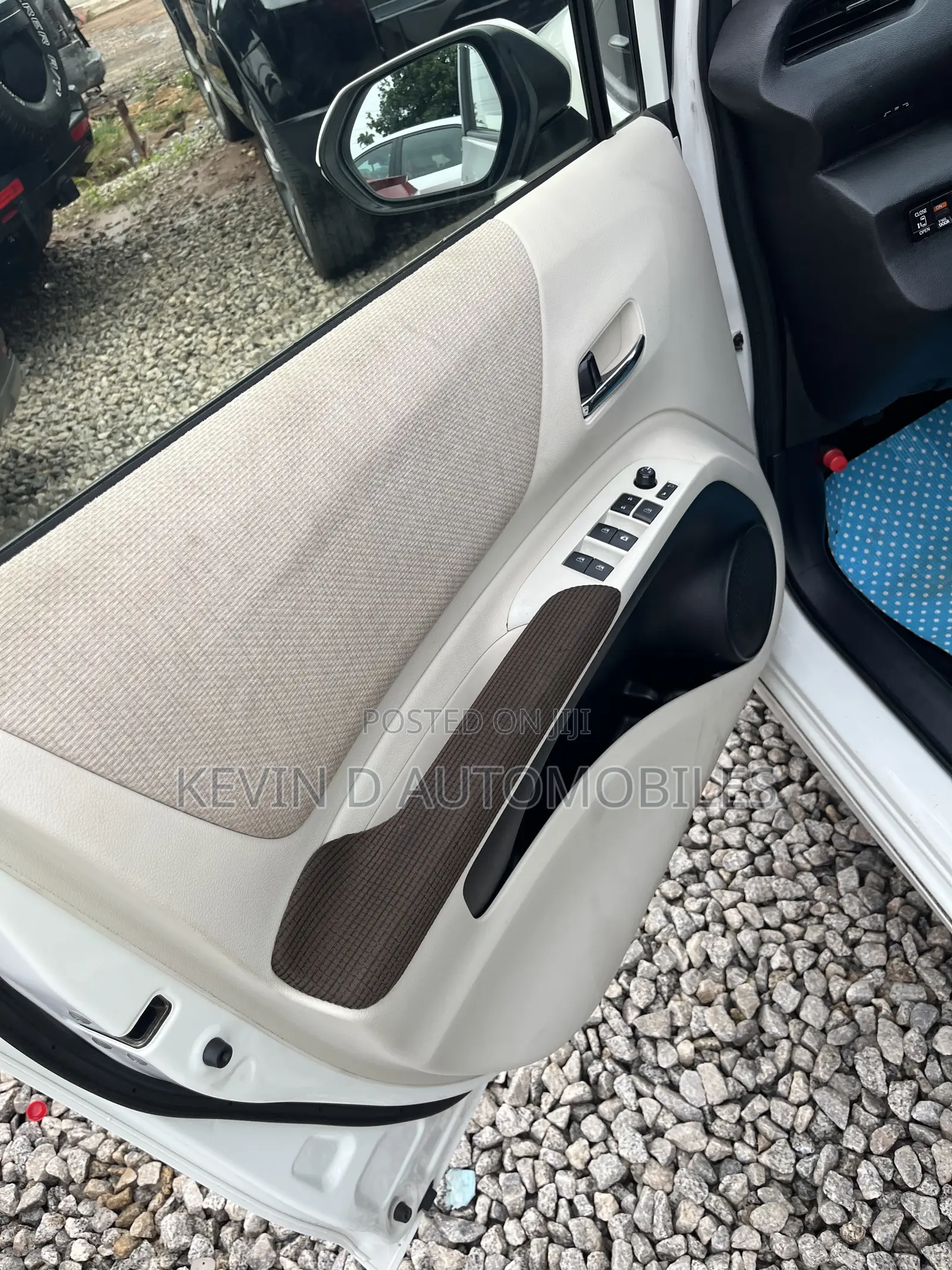 Toyota Sienta 1.5 Hybrid FWD 2016 White
