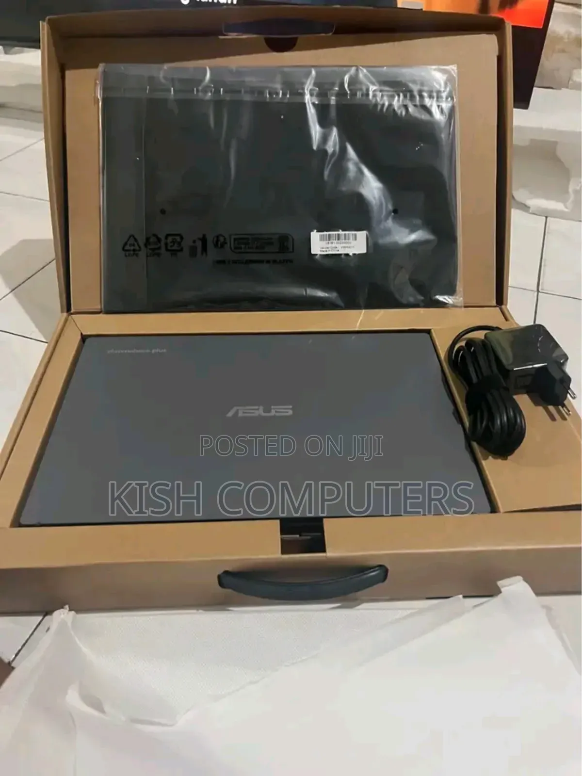 New Laptop Asus Chromebook Flip C100PA 8GB Intel Core i3 SSD 128GB