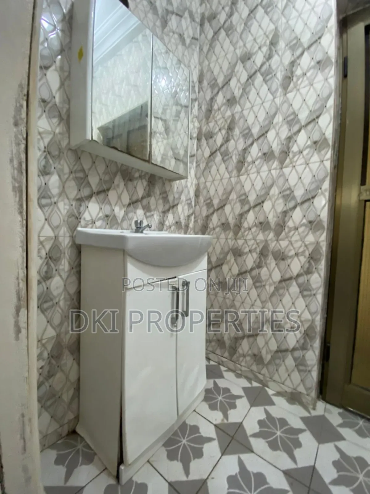 3bdrm House in Dki Properties, Lake Side Estate for rent