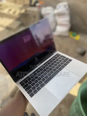 Laptop Apple MacBook Pro 2017 8GB Intel Core i5 SSD 256GB