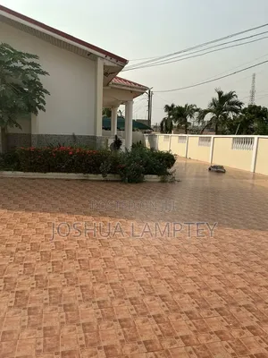5bdrm House in Botwe Estate, Little Roses Area for rent