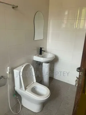 5bdrm House in Botwe Estate, Little Roses Area for rent