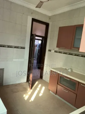 5bdrm House in Botwe Estate, Little Roses Area for rent