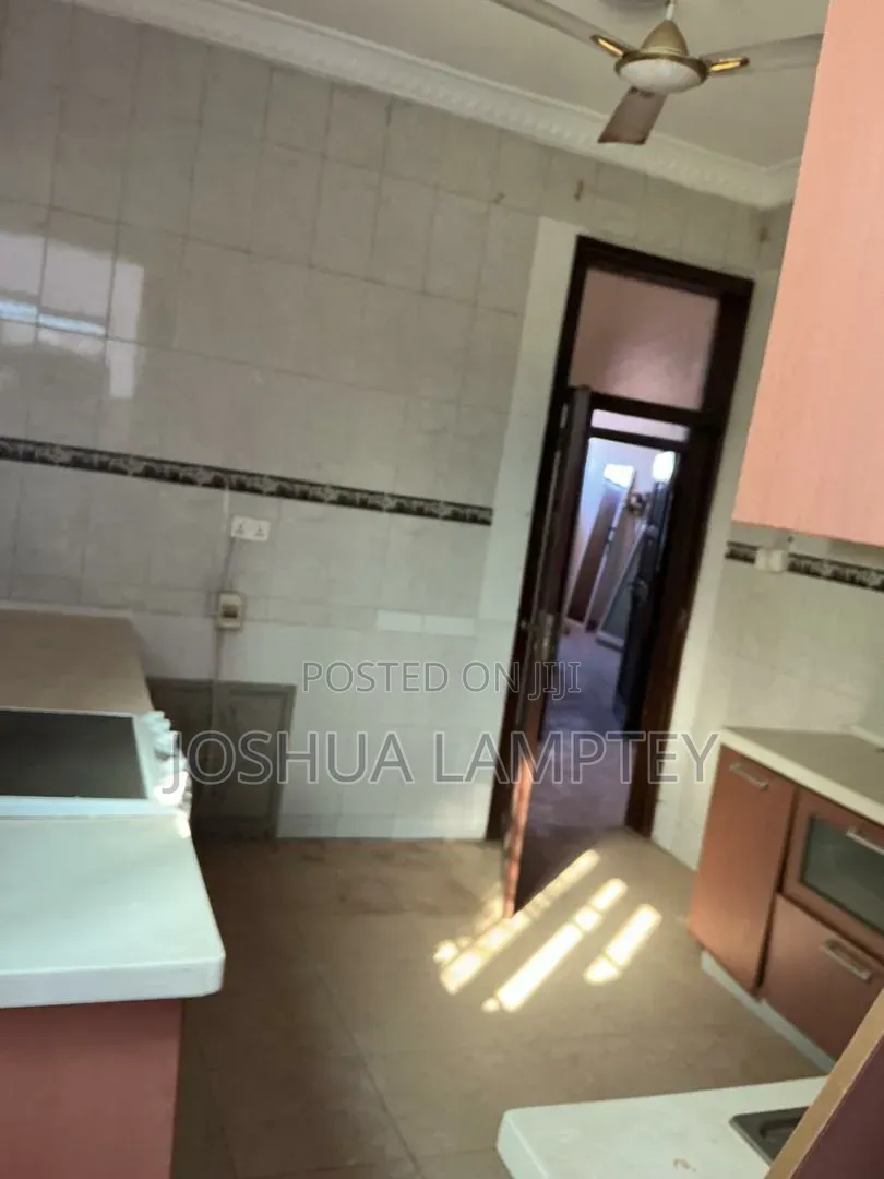 5bdrm House in Botwe Estate, Little Roses Area for rent