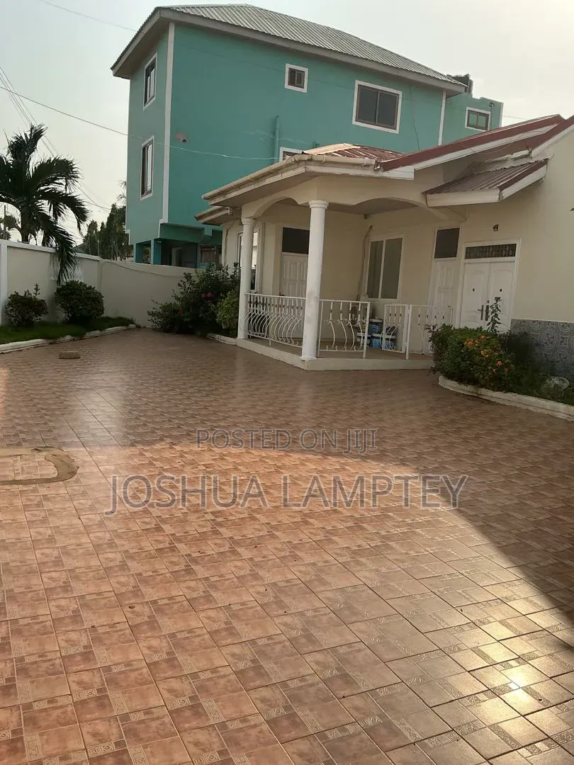 5bdrm House in Botwe Estate, Little Roses Area for rent