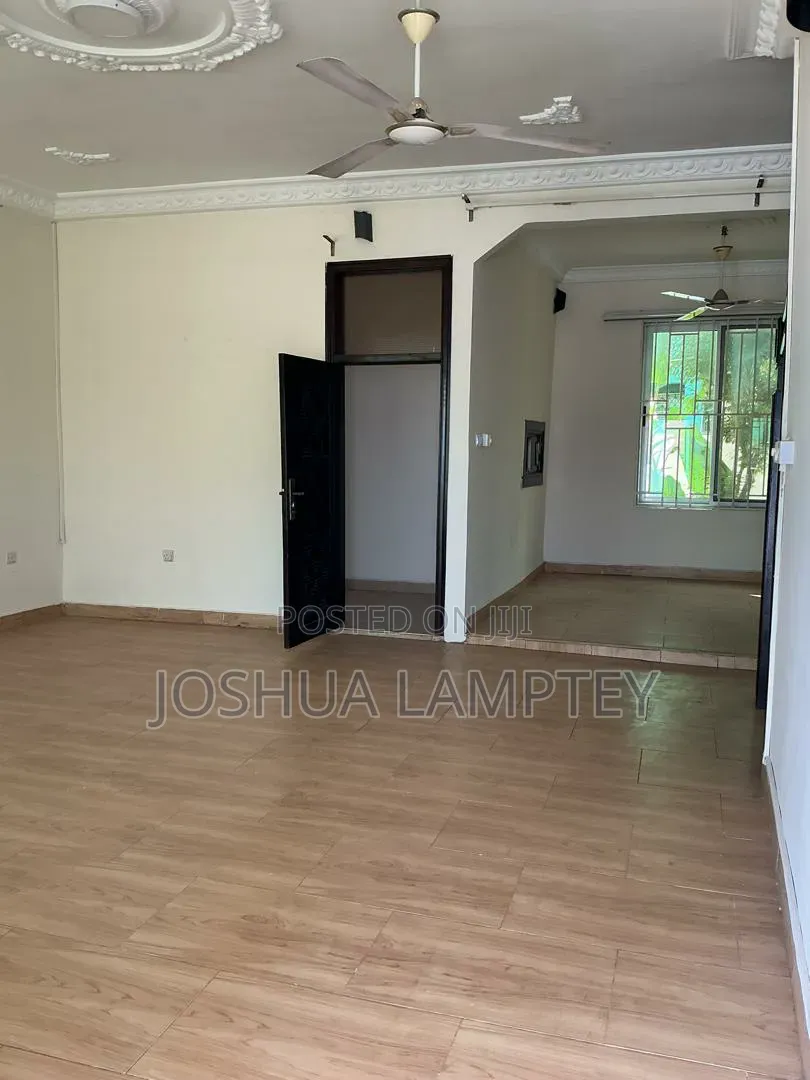 5bdrm House in Botwe Estate, Little Roses Area for rent