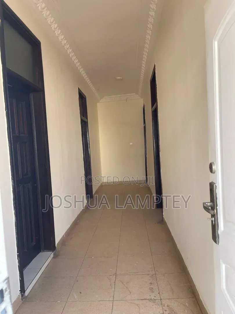 5bdrm House in Botwe Estate, Little Roses Area for rent