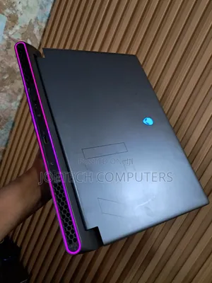 Laptop Alienware m17 R5 16GB AMD Ryzen 9 SSD 1T